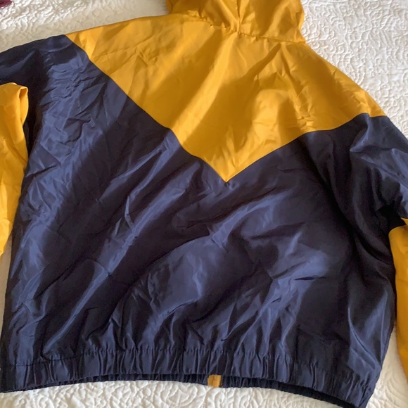 Wind breaker - Picture 4 of 5
